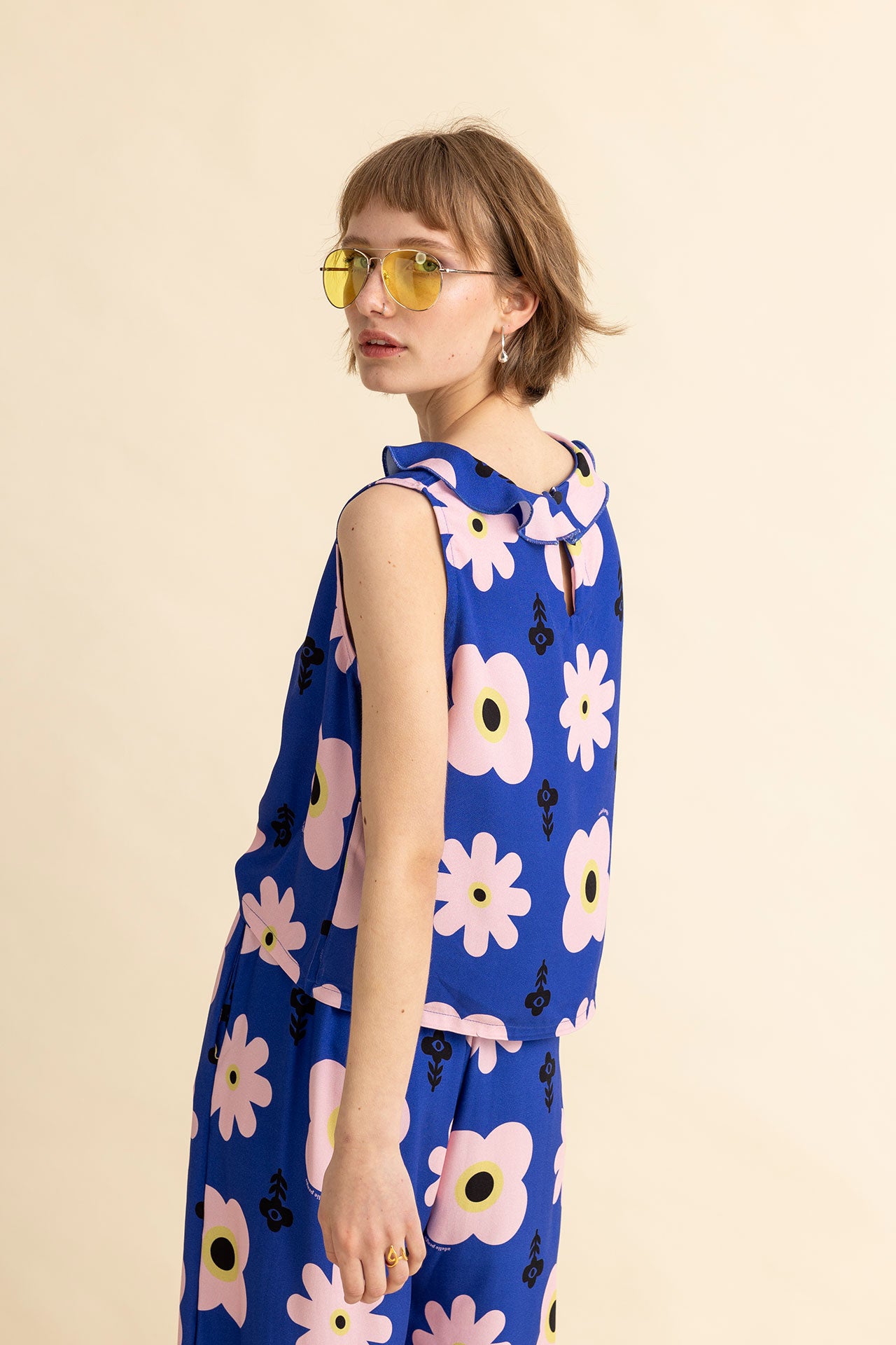 TOP BELLA- FLORAL CREATURES