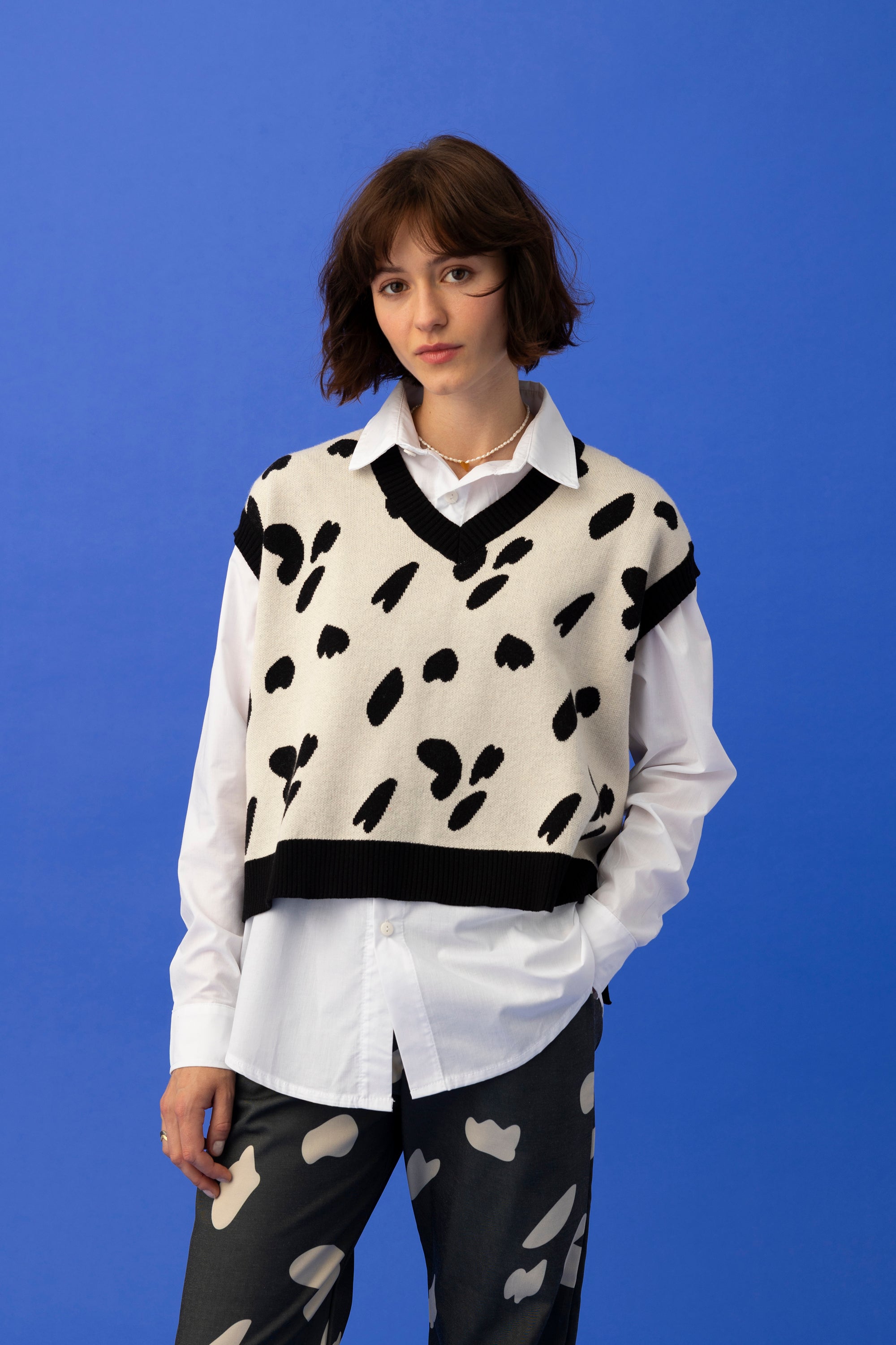SNOWDROP KNITTED VEST- DALMATIAN COLOURS