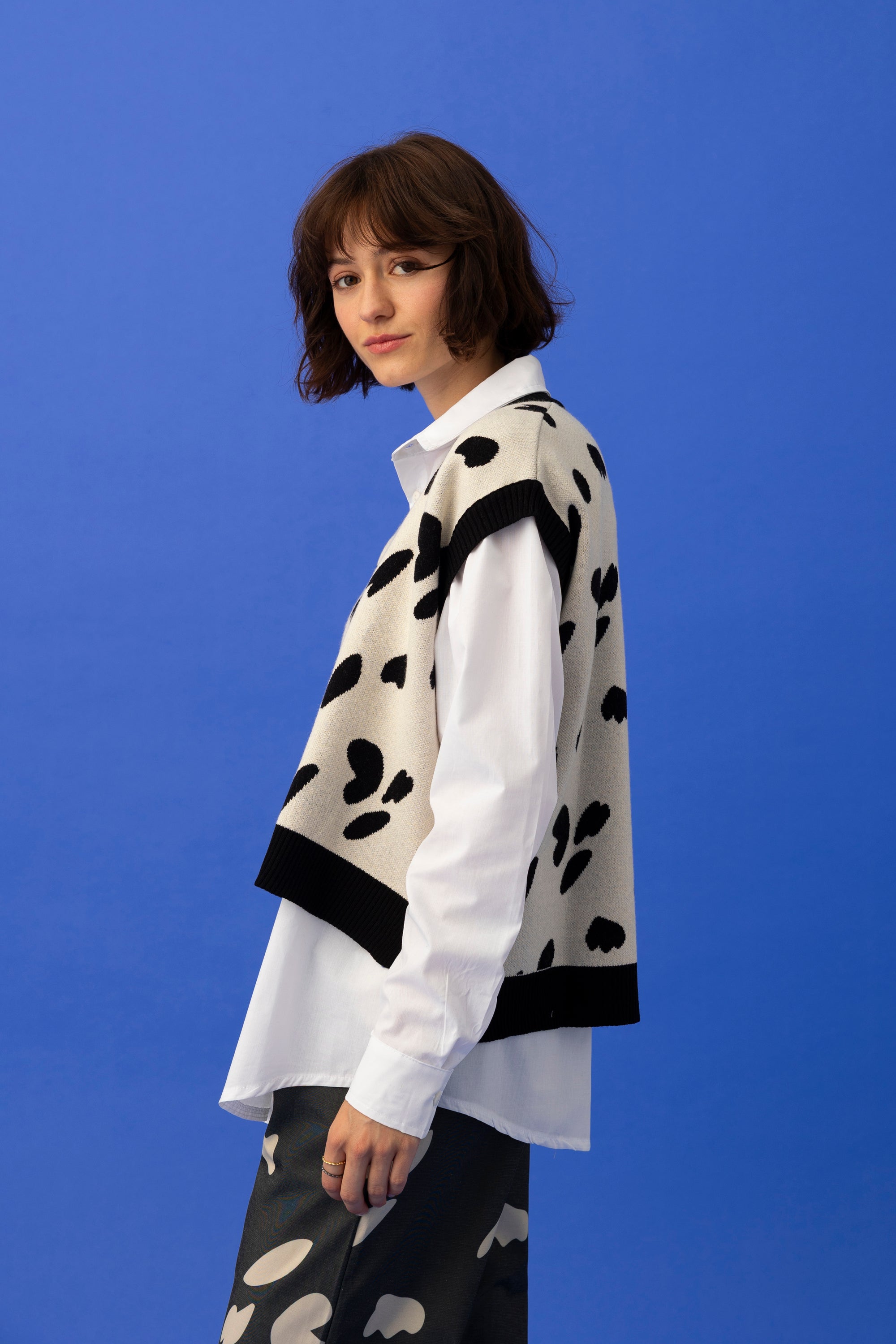 SNOWDROP KNITTED VEST- DALMATIAN COLOURS