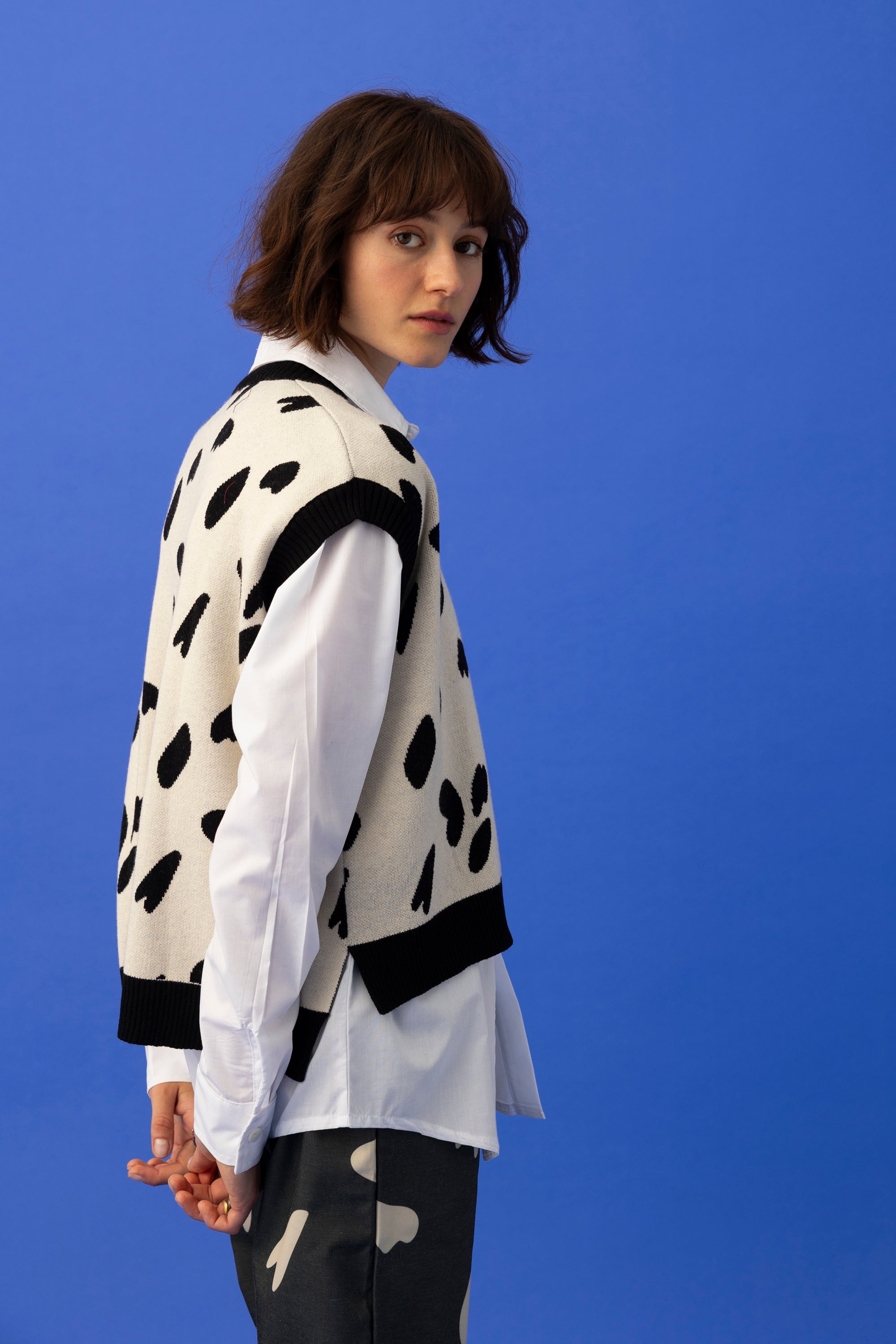 SNOWDROP KNITTED VEST- DALMATIAN COLOURS