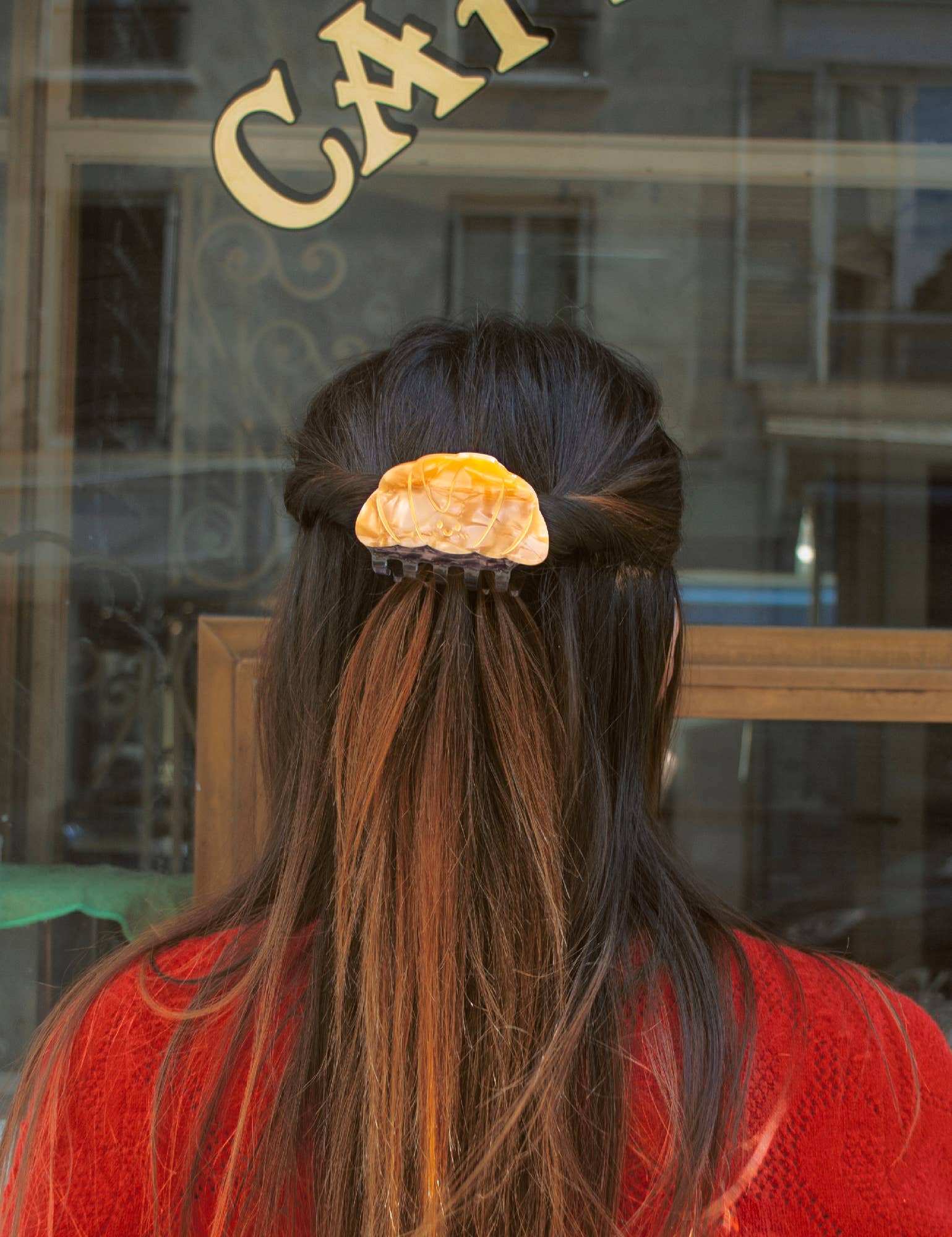 CUTE CROISSANT HAIR CLAW