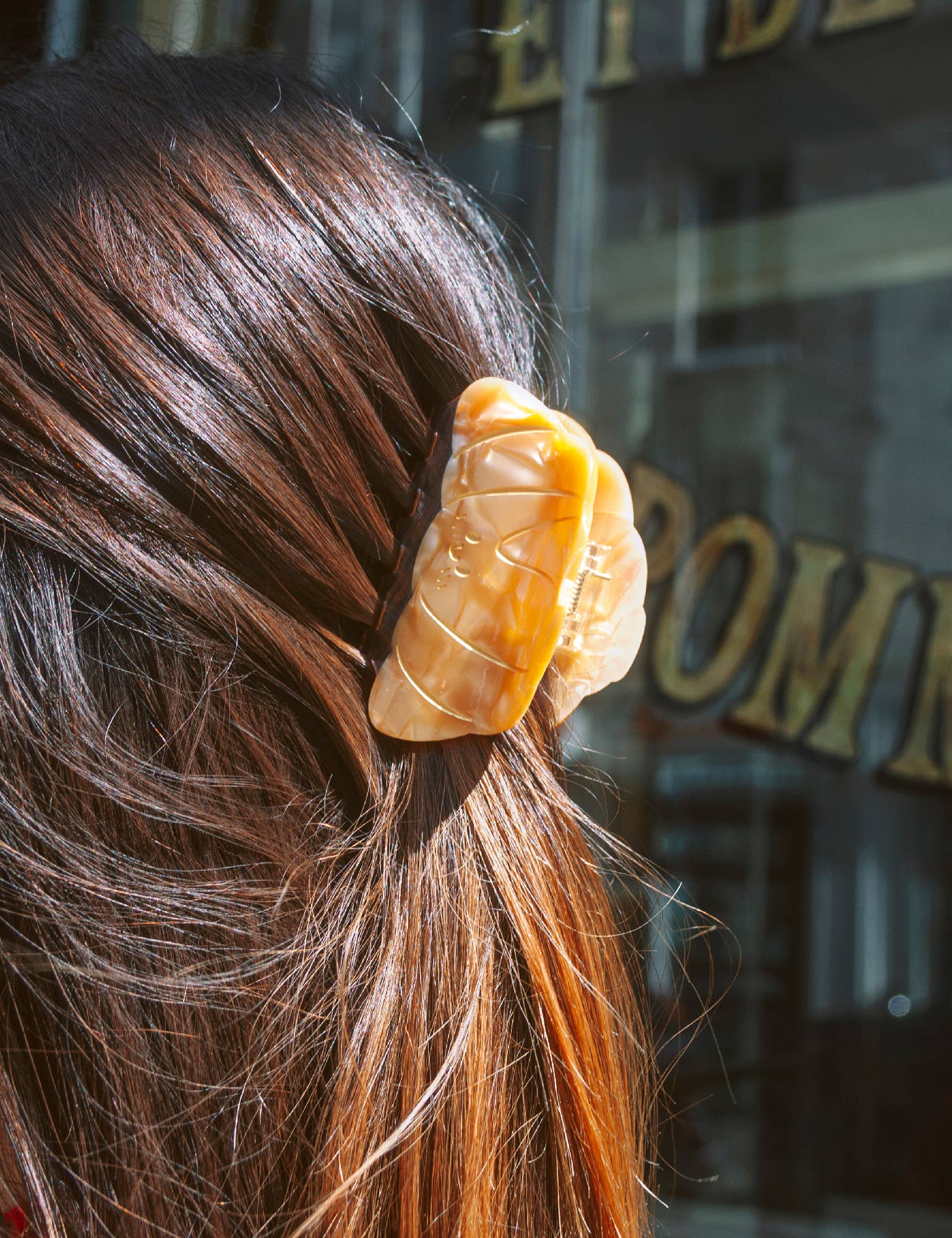 CUTE CROISSANT HAIR CLAW