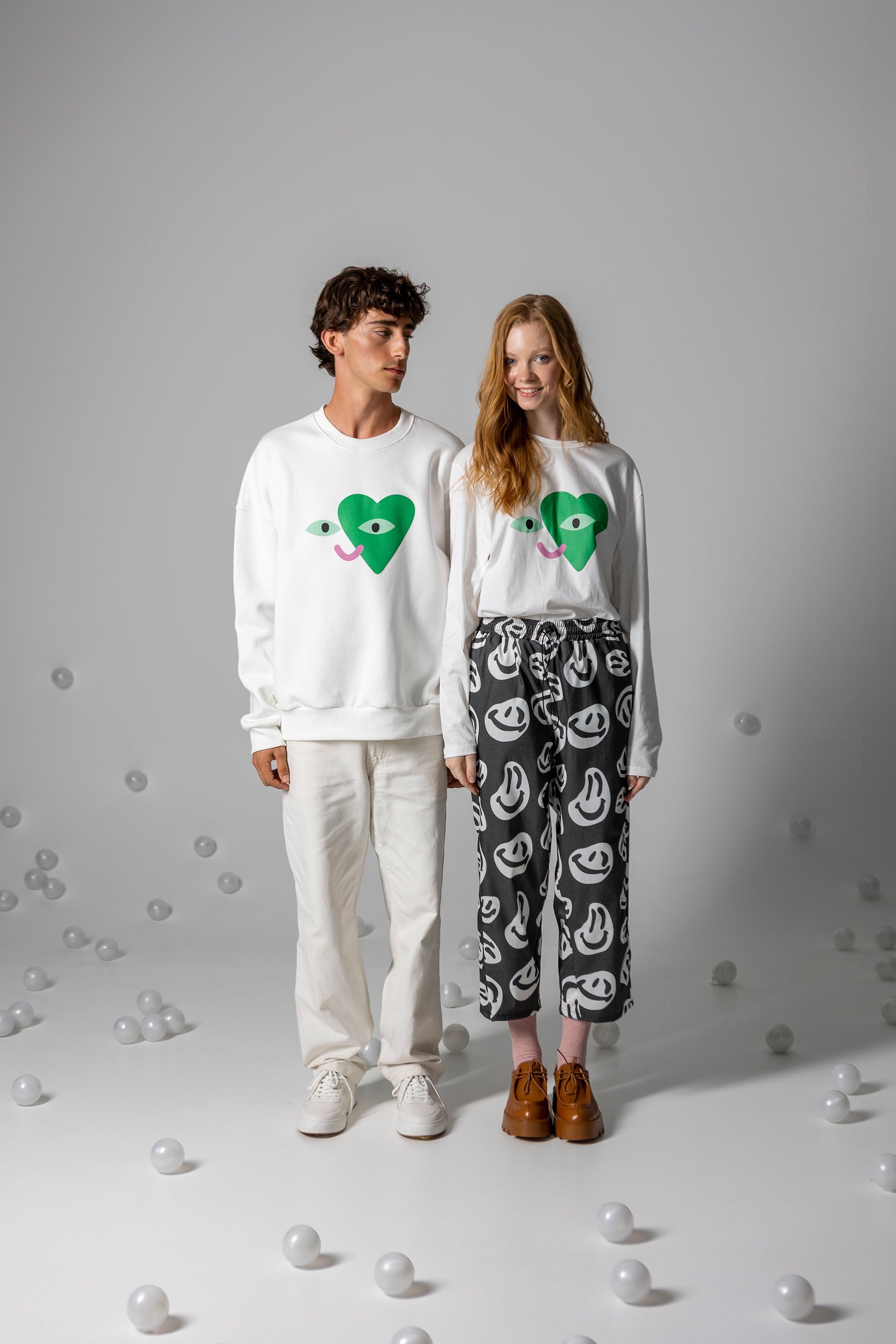 UNISEX SWEATSHIRT MICKEY- CHILL.ENJOY.HAVE FUN!